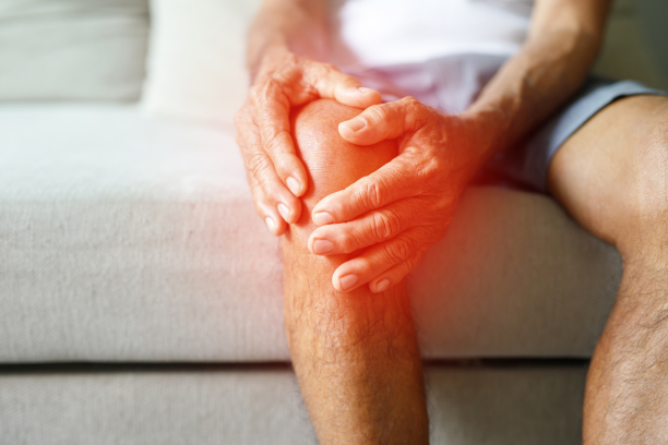 Spot the Signs: 7 Early Symptoms of Osteoarthritis in Your Loved Ones