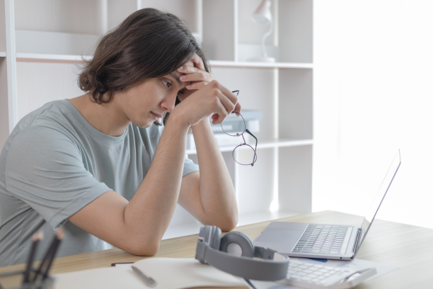 How Bad Posture Leads to Chronic Back Pain?