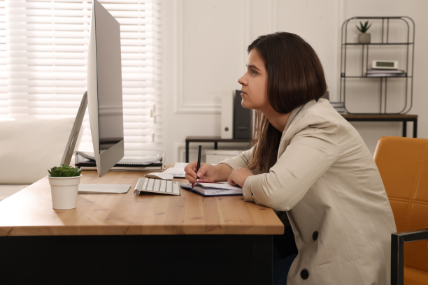 Best Sitting Posture for People with Lordosis and Desk Jobs